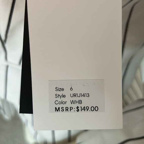 NWT DKNY 3/4 Sleeve Cream/Black Stripped Casual Blazer. Size 6. - Picture 4 of 6